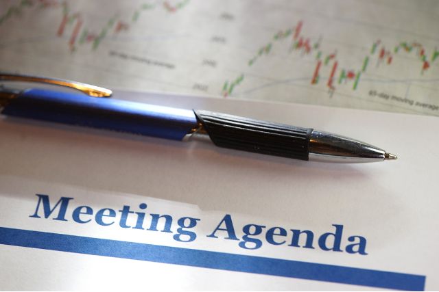 Build effective agenda for board meetings